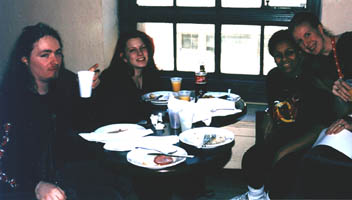 breakfast_groupt.jpg (21054 bytes)